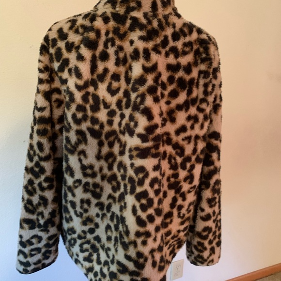 Maurices leopard print fleeced top. Size XL - Picture 4 of 4